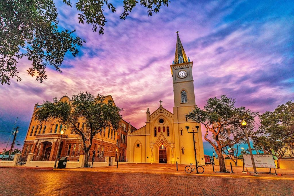 Iglesias Católicas en Laredo TX Catedral de San Agustín